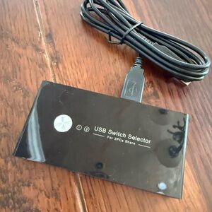 UGREEN USB Switch Selector 2 Computers Sharing 4 USB 2.0 Peripheral Box Hub